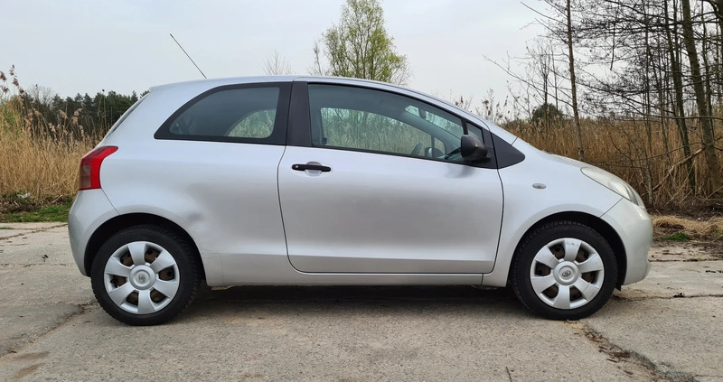 Toyota Yaris cena 9900 przebieg: 178000, rok produkcji 2007 z Zabrze małe 106